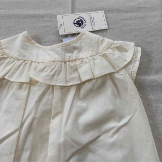 プチバトー(PETIT BATEAU)のプチバトー　フリル付きワンピース　新品　12m(ワンピース)