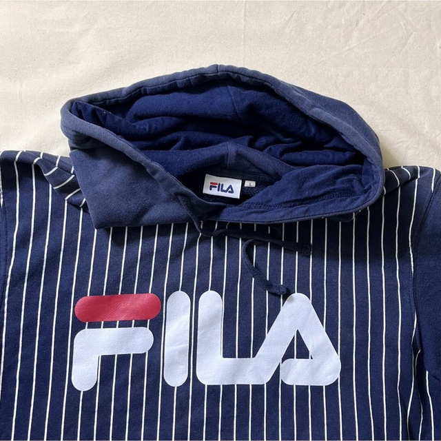 FILA(フィラ)のFILA(ITA)ビンテージグラフィックスウェットパーカ　ネイビー メンズのトップス(パーカー)の商品写真