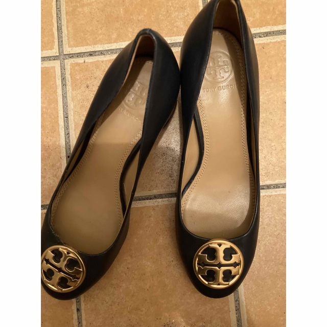 TORY BURCH パンプス　カーキ　ゴールドロゴ　22.5cm 保存箱付き