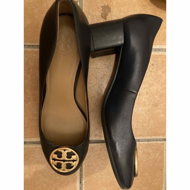 TORY BURCH パンプス　カーキ　ゴールドロゴ　22.5cm 保存箱付き