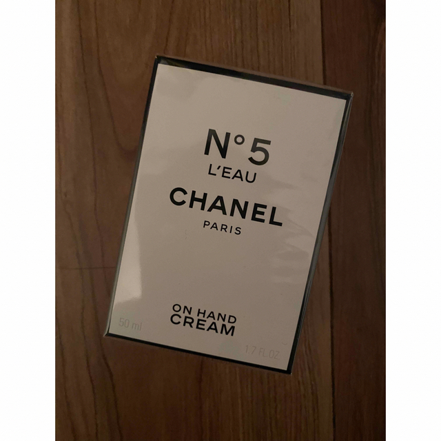 CHANEL(シャネル)のシャネル CHANEL ハンドクリーム 50ml ラ クレーム マン  コスメ/美容のボディケア(ハンドクリーム)の商品写真