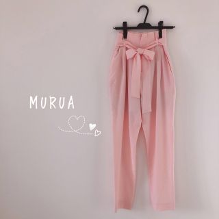 ムルーア(MURUA)のMURUA ムルーア　ピンク　リボン付きパンツ　テーパードパンツ(カジュアルパンツ)