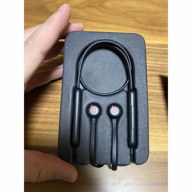 Beats(ビーツ)の【美品】beats FLEX ワイヤレスイヤホン スマホ/家電/カメラのオーディオ機器(ヘッドフォン/イヤフォン)の商品写真