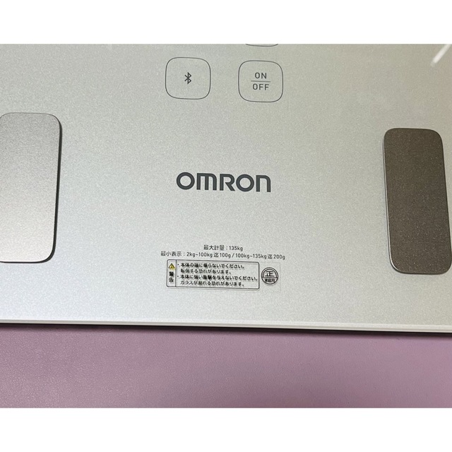 OMRON(オムロン)のオムロン　体重計　体重体組成計　HBF-228T  カラダスキャン  スマホ/家電/カメラの美容/健康(体重計/体脂肪計)の商品写真