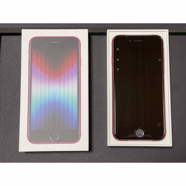 Apple(アップル)のiPhone SE3 第3世代  64GB  レッド スマホ/家電/カメラのスマートフォン/携帯電話(携帯電話本体)の商品写真