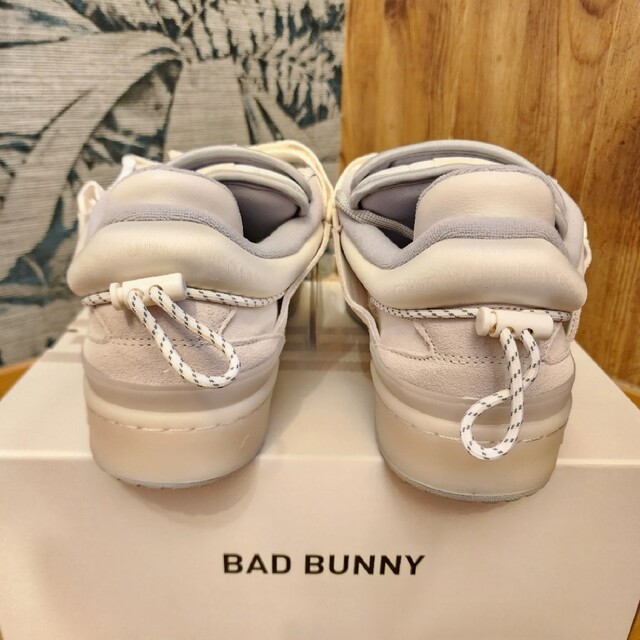 adidas(アディダス)のバッド・バニー アディダス フォーラム ロー ホワイト バニー スニーカー メンズの靴/シューズ(スニーカー)の商品写真