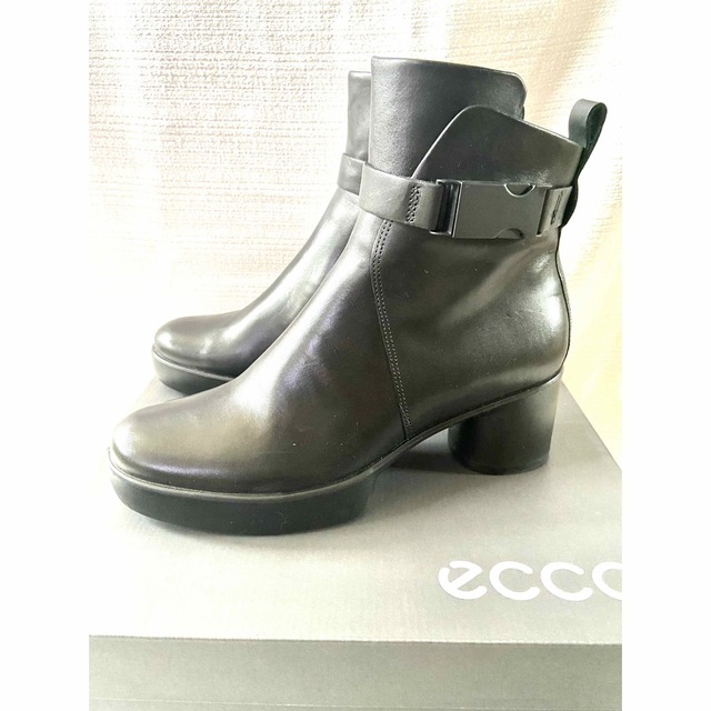 ECCO SHAPE SCULPTED MOTION 35