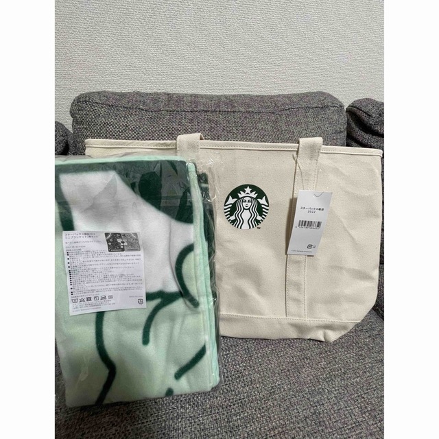 Starbucks Coffee(スターバックスコーヒー)のスタバ 福袋 2022 ブランケット トートバック セット エンタメ/ホビーのコレクション(ノベルティグッズ)の商品写真