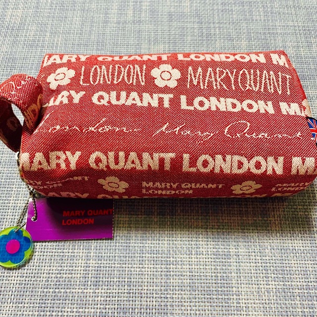 MARY QUANT(マリークワント)のMARY QUANT  ポーチ　新品未使用品 レディースのファッション小物(ポーチ)の商品写真