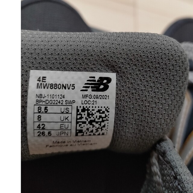 New Balance(ニューバランス)のQ太郎様 相談中  MW880  26.5  4E NAVY(NV5) メンズの靴/シューズ(スニーカー)の商品写真