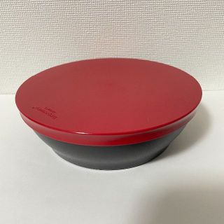 タッパーウェア(TupperwareBrands)の【新品未使用】Tupperware 容器（レッド×ブラック）送料無料(容器)