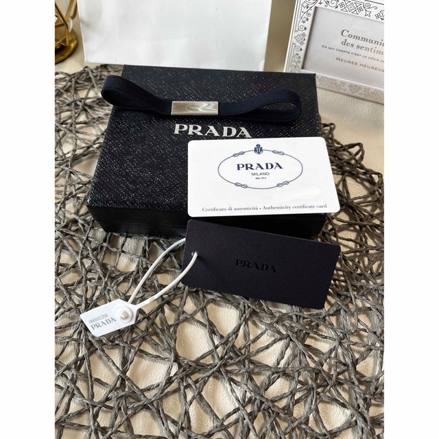 PRADA(プラダ)の専用　PRADA プラダ 　折り財布 レディースのファッション小物(財布)の商品写真