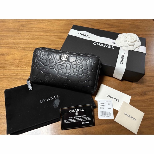 CHANEL(シャネル)の美品☆CHANELシャネル　カメリア　ラウンドファスナー　付属品あり レディースのファッション小物(財布)の商品写真