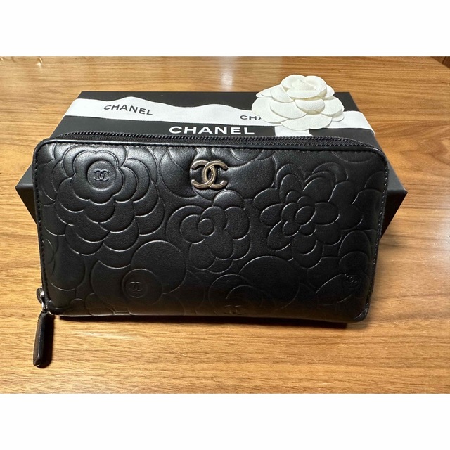 CHANEL(シャネル)の美品☆CHANELシャネル　カメリア　ラウンドファスナー　付属品あり レディースのファッション小物(財布)の商品写真