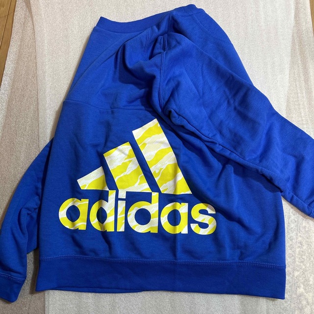 adidas(アディダス)のアディダス　薄手トレーナー　長袖Tシャツ　子供 キッズ/ベビー/マタニティのキッズ服男の子用(90cm~)(Tシャツ/カットソー)の商品写真