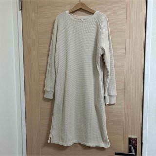 ユニクロ(UNIQLO)の【美品】UNIQLO ★ クルーネックワッフルワンピース　サイズ140(ワンピース)