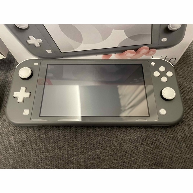 Nintendo Switch(ニンテンドースイッチ)のSwitch Lite スイッチ　ライト　本体　純正充電器　グレー　 エンタメ/ホビーのゲームソフト/ゲーム機本体(家庭用ゲーム機本体)の商品写真