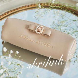 メゾンドフルール(Maison de FLEUR)の♡新品♡メゾンドフルール♡パールビジュー合皮リボンペンケース♡ベージュ♡ポーチ♡(ポーチ)