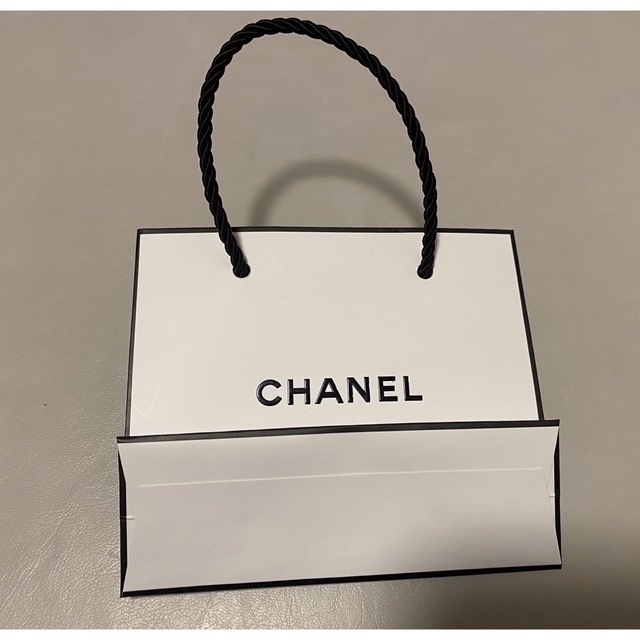 CHANEL(シャネル)のシャネル　サンプル3点　紙袋　ミニ　小　ショップバッグ コスメ/美容のキット/セット(サンプル/トライアルキット)の商品写真