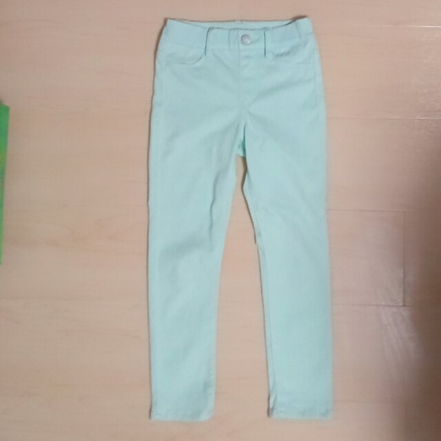 UNIQLO(ユニクロ)のウルトラストレッチレギンスパンツ LIGHT GREEN キッズ/ベビー/マタニティのキッズ服女の子用(90cm~)(パンツ/スパッツ)の商品写真