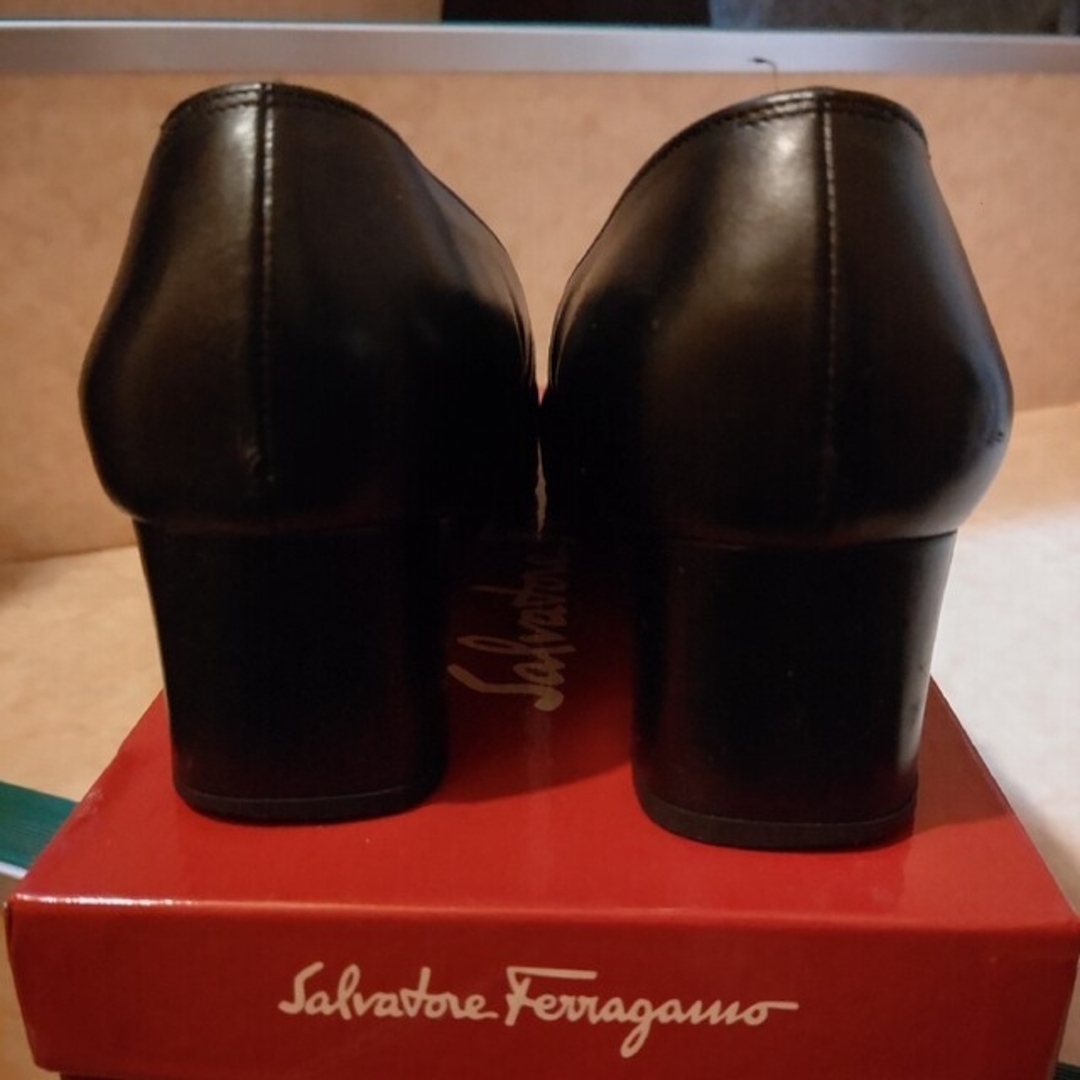 Salvatore Ferragamo(サルヴァトーレフェラガモ)のフェラガモ パンプス 正規品 フェラガモ 本革 靴 レディースの靴/シューズ(ハイヒール/パンプス)の商品写真