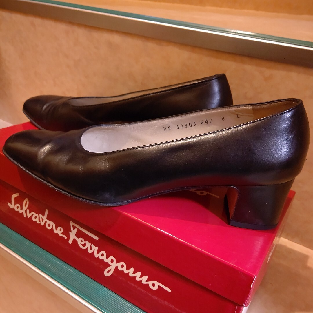 Salvatore Ferragamo(サルヴァトーレフェラガモ)のフェラガモ パンプス 正規品 フェラガモ 本革 靴 レディースの靴/シューズ(ハイヒール/パンプス)の商品写真