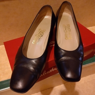 サルヴァトーレフェラガモ(Salvatore Ferragamo)のフェラガモ パンプス 正規品 フェラガモ 本革 靴(ハイヒール/パンプス)