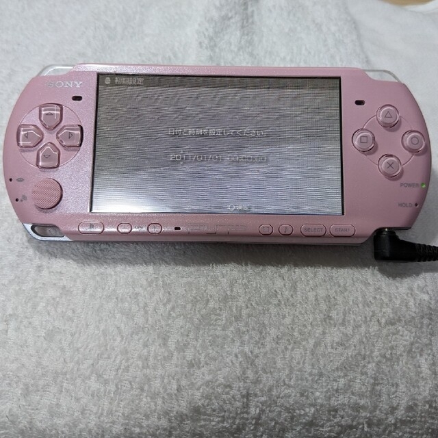 PlayStation Portable(プレイステーションポータブル)のPSP-3000　本体　メモリースティック　バッテリー　充電器 エンタメ/ホビーのゲームソフト/ゲーム機本体(携帯用ゲーム機本体)の商品写真
