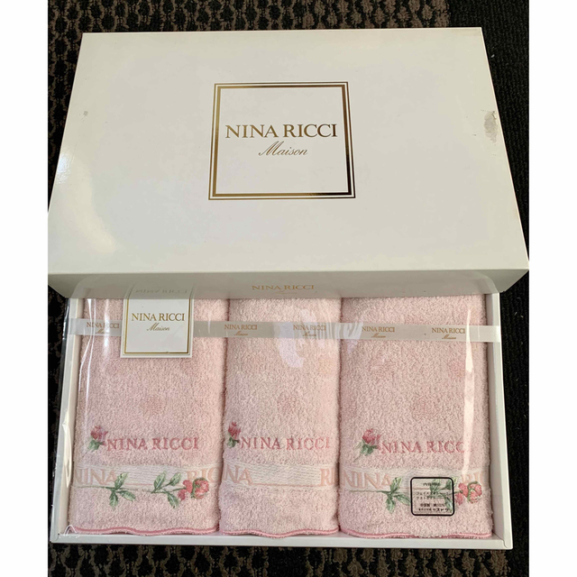 NINA RICCI(ニナリッチ)の【新品】NINA RICCI ギフトタオルセット フェイスタオル ハンドタオル インテリア/住まい/日用品の日用品/生活雑貨/旅行(タオル/バス用品)の商品写真