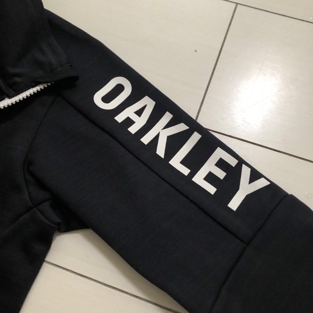 Oakley(オークリー)の☆￥6,050オークリーOAKLEY☆DRYジャージUVジャケット【１４０】☆ キッズ/ベビー/マタニティのキッズ服男の子用(90cm~)(ジャケット/上着)の商品写真