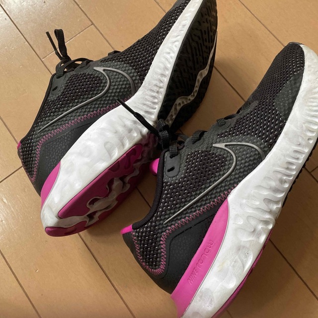 NIKE(ナイキ)のNIKE スニーカー　24.5 レディースの靴/シューズ(スニーカー)の商品写真