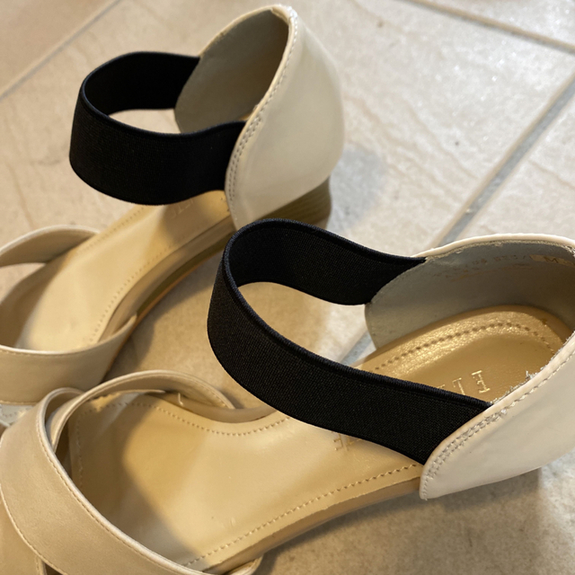 ELLE PLANETE(エルプラネット)のエルプラネット　サンダル　ベージュ　Mサイズ レディースの靴/シューズ(サンダル)の商品写真