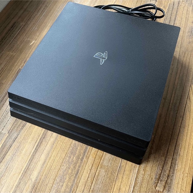 PlayStation4(プレイステーション4)のPS4 Pro 1TB エンタメ/ホビーのゲームソフト/ゲーム機本体(家庭用ゲーム機本体)の商品写真