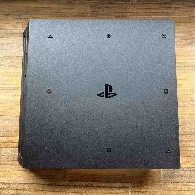 PlayStation4(プレイステーション4)のPS4 Pro 1TB エンタメ/ホビーのゲームソフト/ゲーム機本体(家庭用ゲーム機本体)の商品写真