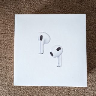 アップル(Apple)のアップル Lightning充電ケース付き AirPods 第3世代(ヘッドフォン/イヤフォン)