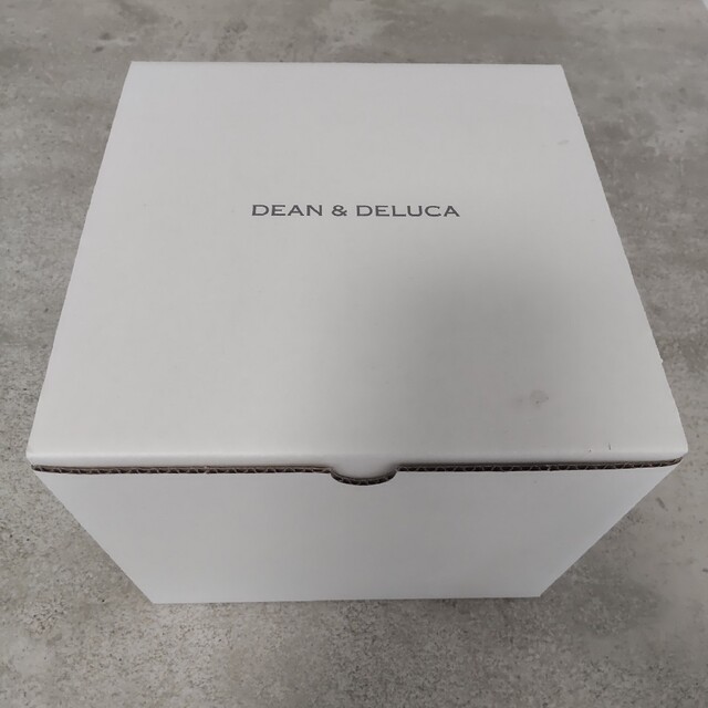 DEAN & DELUCA(ディーンアンドデルーカ)の【いちごみかん様専】【未使用品】DEAN & DELUCA 三段重 大 ホワイト インテリア/住まい/日用品のキッチン/食器(弁当用品)の商品写真