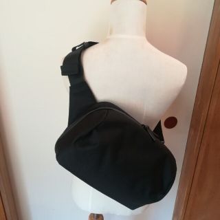 iPadユーザーのためのボディバッグHALF DAYPACK(ハーフデイパック