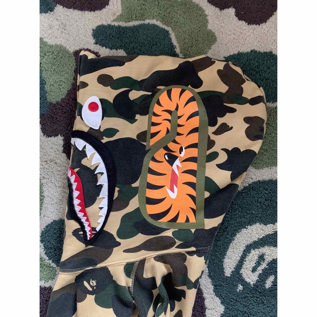 A BATHING APE(アベイシングエイプ)のa bathing ape   猿迷彩  カモ  パーカー  イエロー  M メンズのトップス(パーカー)の商品写真