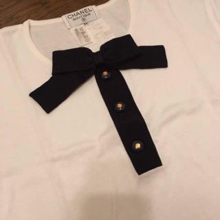 シャネル(CHANEL)の美品 シャネル ボウタイ風 ココマーク ボタン カットソー(Tシャツ(半袖/袖なし))