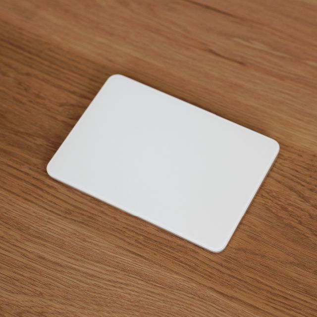 Apple(アップル)の【美品】Apple Magic Trackpad 白 スマホ/家電/カメラのPC/タブレット(PC周辺機器)の商品写真