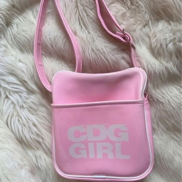 COMME des GARCONS GIRL CDGエナメル　ショルダー バッグ