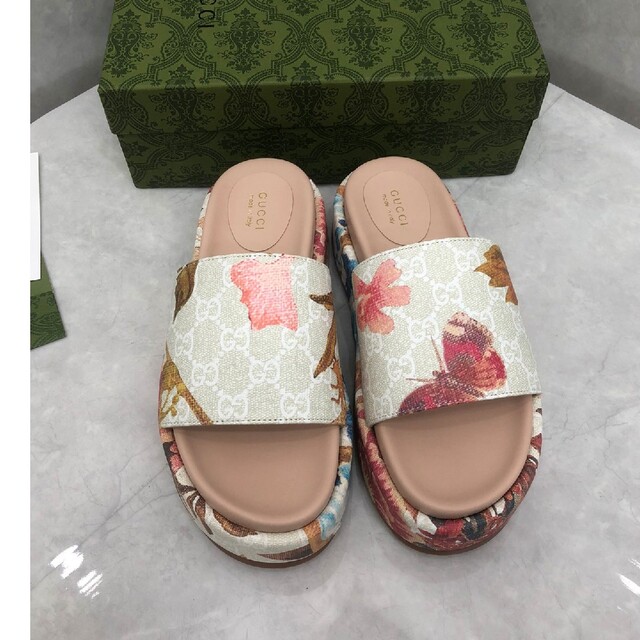 GUCCI ウィメンズ スライドサンダル フローラ 人気ブランド 37%割引