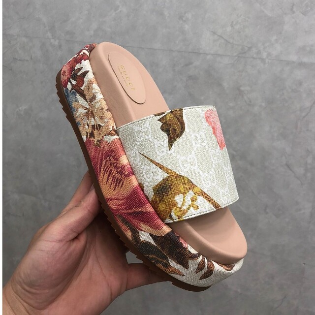 GUCCI ウィメンズ スライドサンダル フローラ 人気ブランド 37%割引