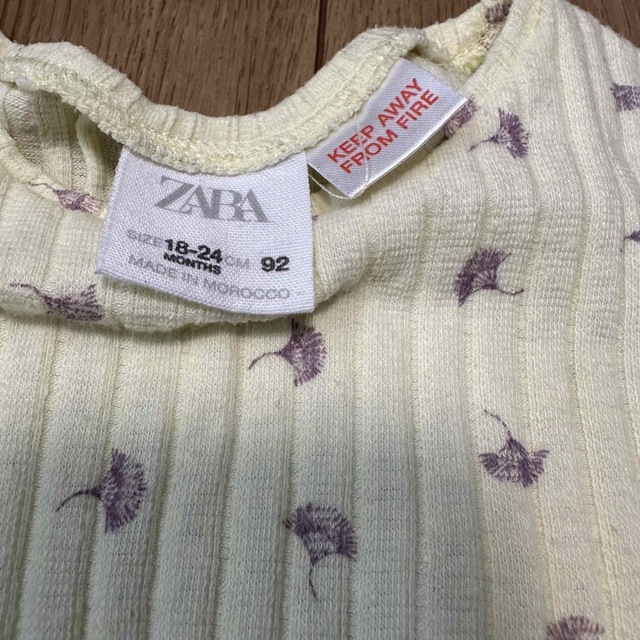 ZARA(ザラ)のZARA  半袖リブカットソー　92 キッズ/ベビー/マタニティのキッズ服女の子用(90cm~)(Tシャツ/カットソー)の商品写真