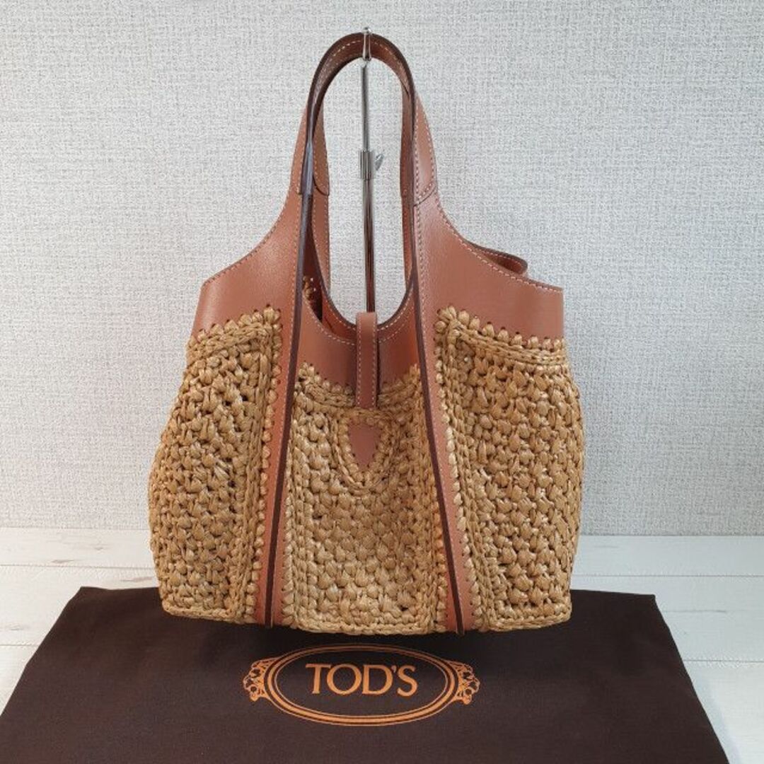 TOD'S(トッズ)の【新品・未使用】TOD'S Tタイムレス ラフィア ショッピングバッグ ブラウン レディースのバッグ(ショルダーバッグ)の商品写真