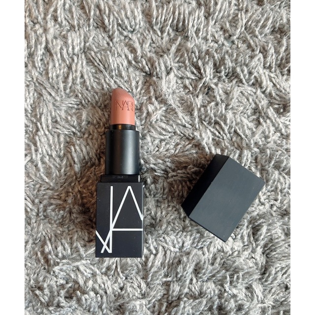 NARS(ナーズ)のNARS ナーズ リップスティック / 2910 ミニリップ コスメ/美容のベースメイク/化粧品(口紅)の商品写真