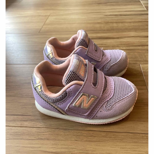 New Balance(ニューバランス)のニューバランス　スニーカー　ベビー　キッズ　12.5 パープル　紫　中古 キッズ/ベビー/マタニティのベビー靴/シューズ(~14cm)(スニーカー)の商品写真