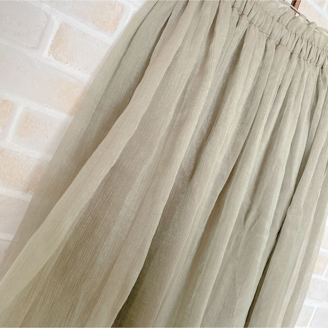 GU(ジーユー)のGU チュール　スカート  光沢感　グリーン　カーキ レディースのスカート(ミニスカート)の商品写真