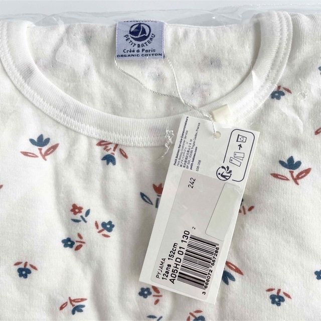 PETIT BATEAU(プチバトー)の新品未使用  プチバトー  チュビック プリント 長袖 パジャマ  12ans キッズ/ベビー/マタニティのキッズ服女の子用(90cm~)(パジャマ)の商品写真