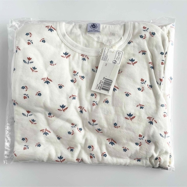 PETIT BATEAU(プチバトー)の新品未使用  プチバトー  チュビック プリント 長袖 パジャマ  12ans キッズ/ベビー/マタニティのキッズ服女の子用(90cm~)(パジャマ)の商品写真